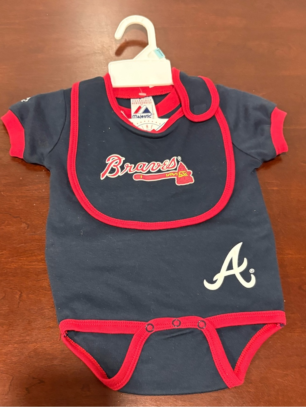 NWT 6-9M Atlanta Braves Bodysuit and Bib